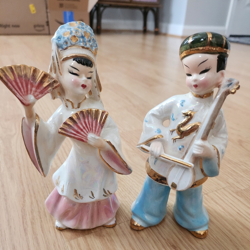 Beautiful Vintage Japanese figurines with covered China cup